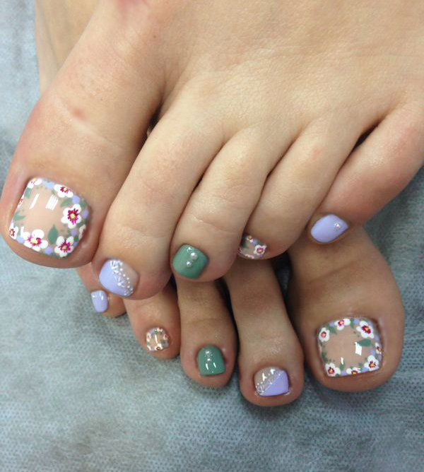 Nail Art Tutorial: Flower Pedicure | Nailpro