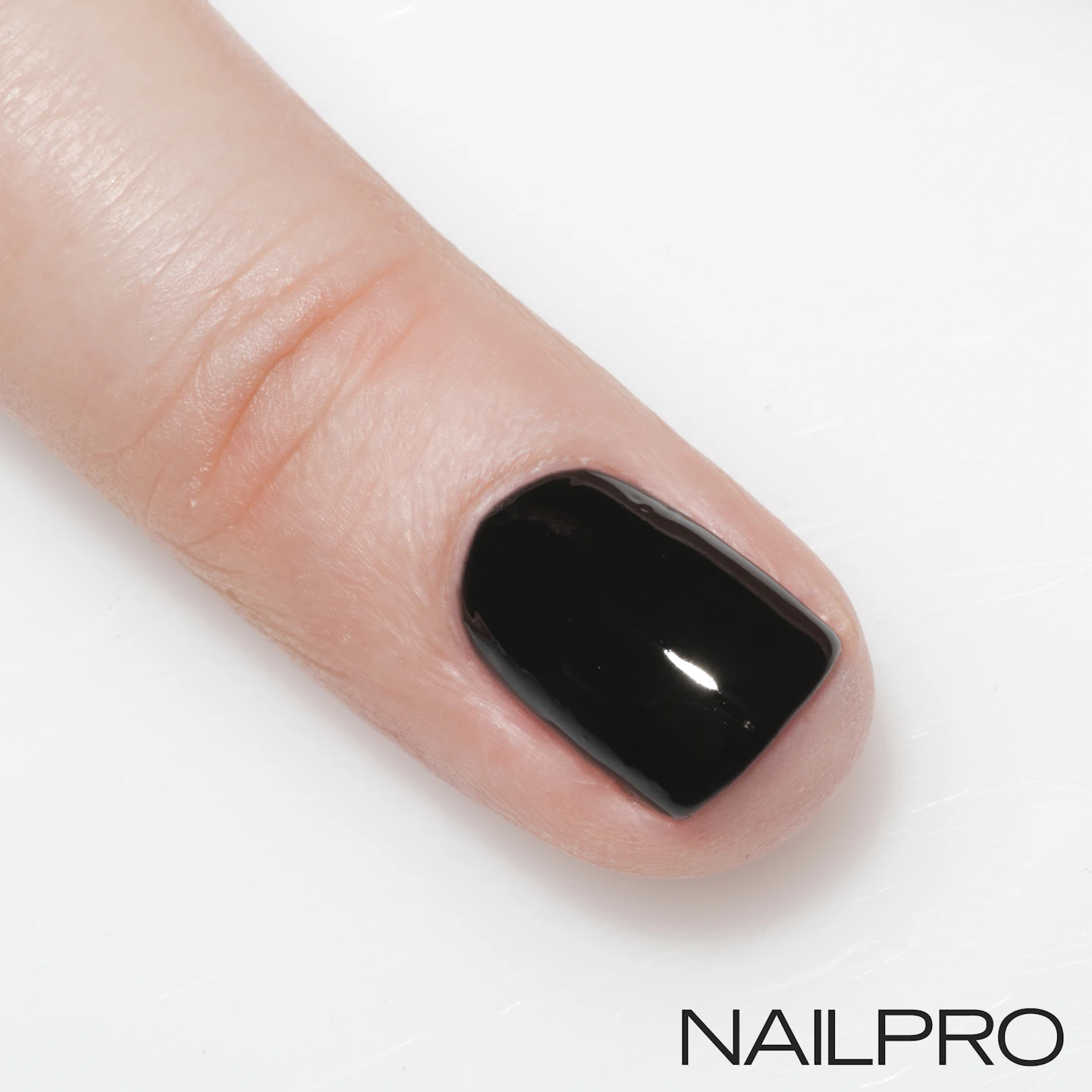 Video How To Create Cat Eye Nails Nailpro video-how-to-create-cat-eye-nails-nailpro