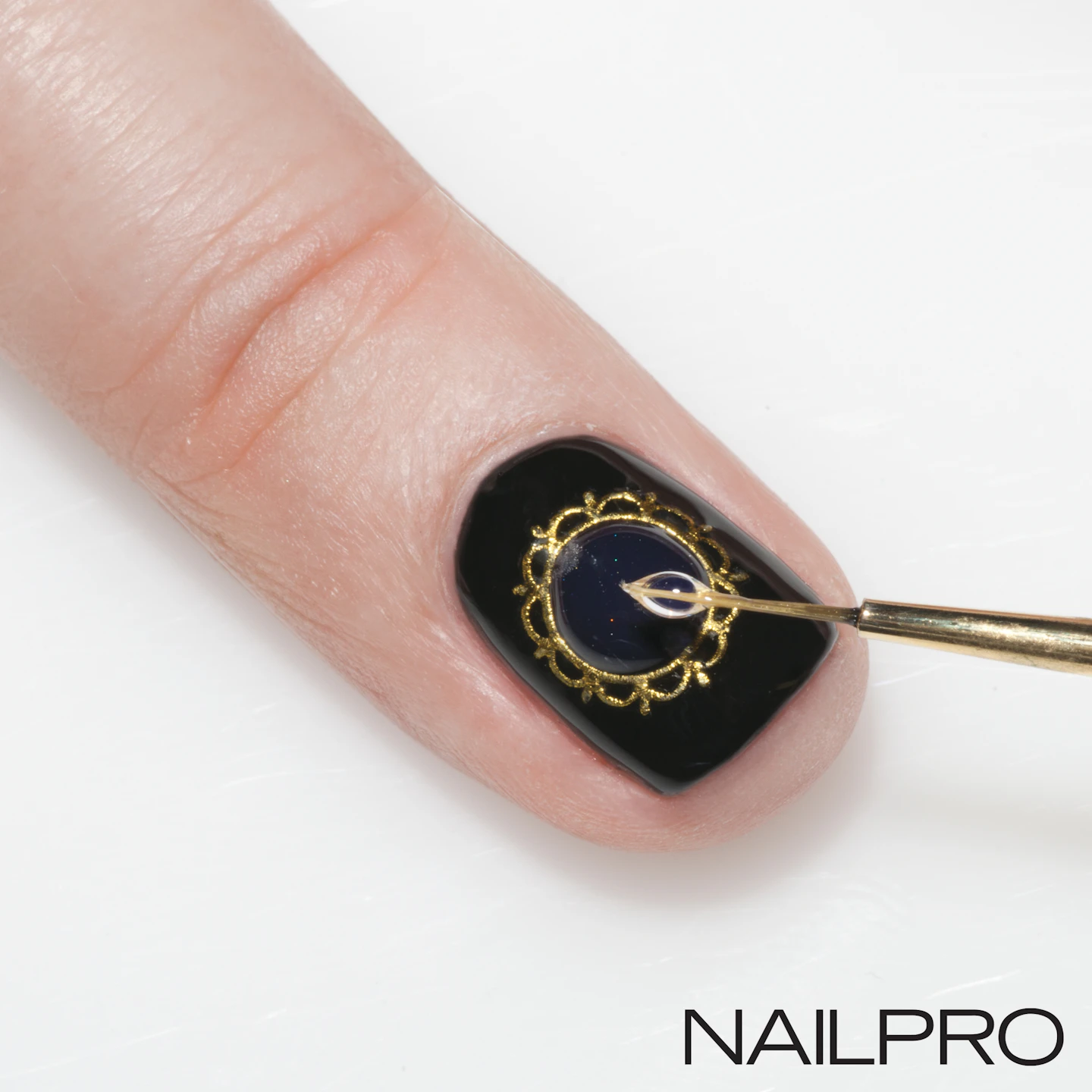 video-how-to-create-cat-eye-nails-nailpro
