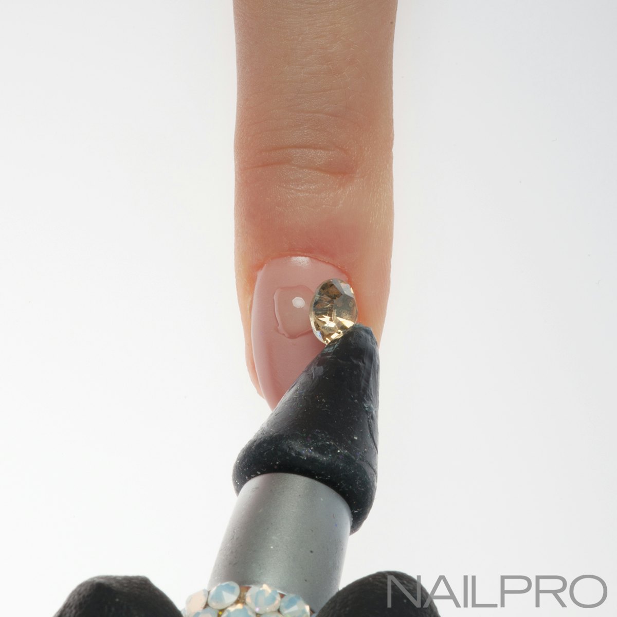 The Best Way to Apply Nail Jewelery