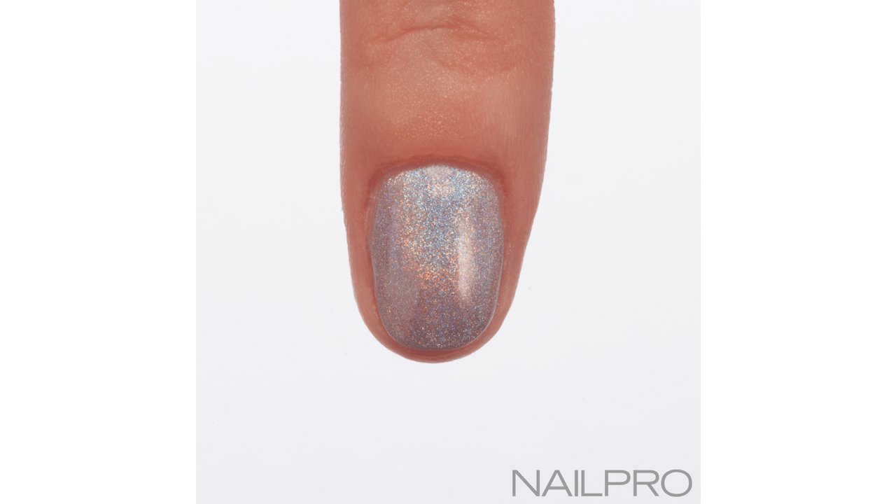 Two Techniques to Have Fun With Foils | Nailpro Two Techniques to Have Fun With Foils | Nailpro