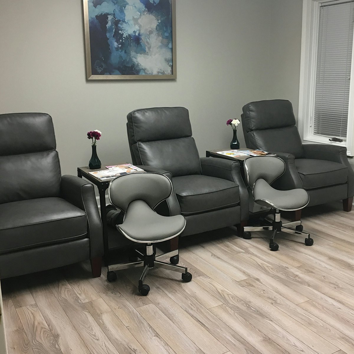 Savvy Salon Waterless MediPedi & Nail Spa Nailpro