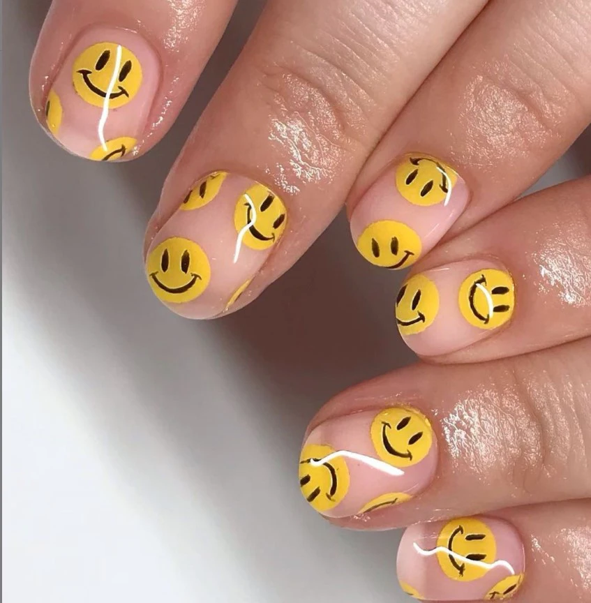 happy face nail design