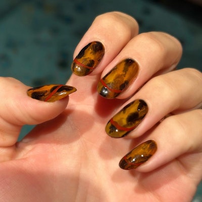 Blake Lively's tortoise shell manicure by Elle Gerstein