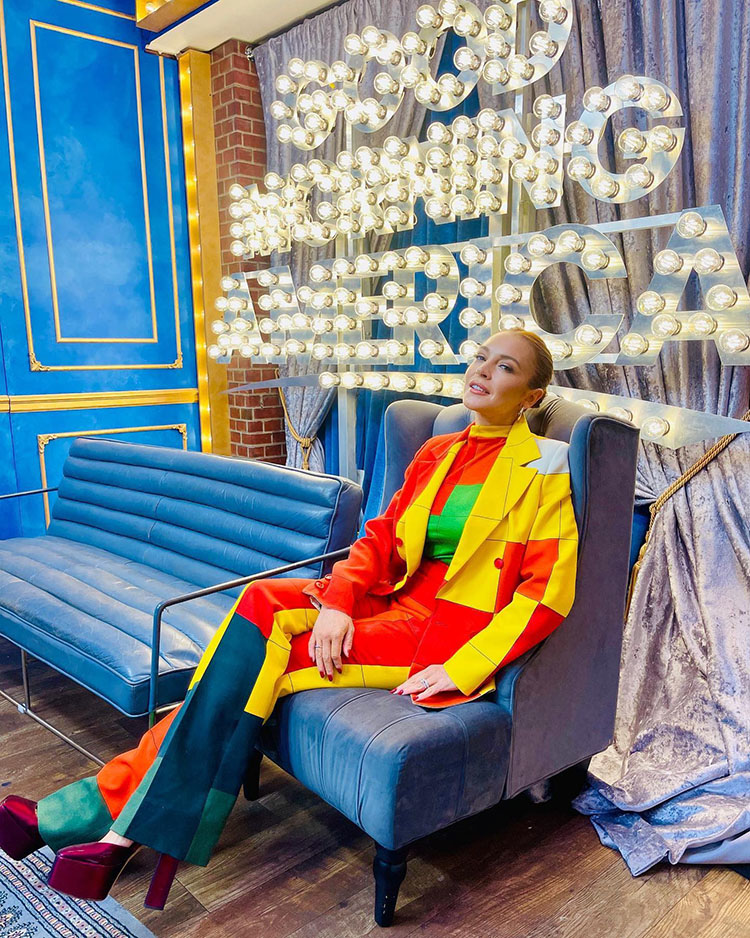 Lindsay Lohan Nails Her New Style with a Bold Red Manicure Nailpro